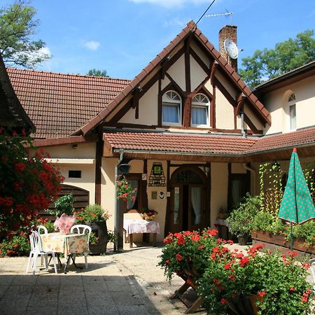 Готель Logis Doubs Rivage Charette-Varennes Екстер'єр фото
