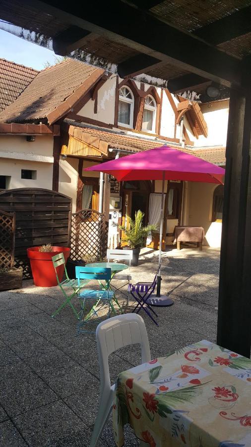 Готель Logis Doubs Rivage Charette-Varennes Екстер'єр фото